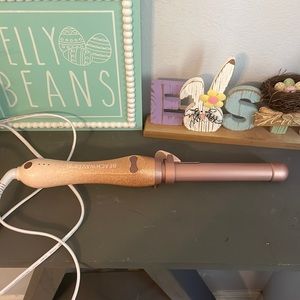 Beach waver curling iron rose gold color